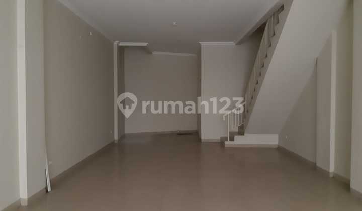 Dijual Ruko Murah untuk Cafe Rumah Makan di Green Lake City, Siap Huni, Strategis ,Bolevard