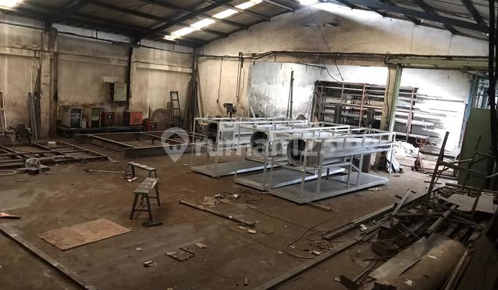 Warehouse on the main road, Melong Asih