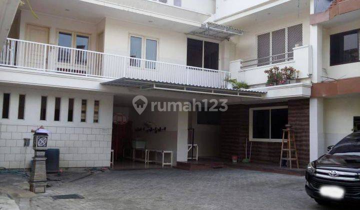 Ruko 3 Lantai + Rumah di belakang nya Lokasi di Raya Kusumabangsa, ada 2 unit ruko jejer 2