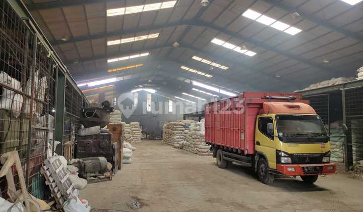 Komplek pergudangan Plus kantor Cibolerang SHM