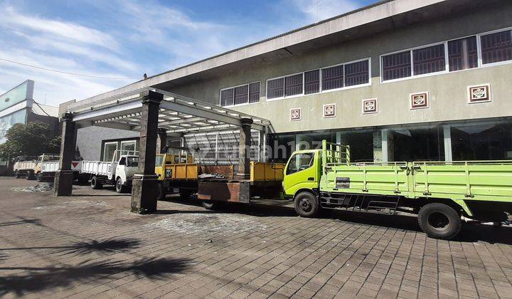 Showroom Gudang Besar Gatsu Barat Cargo Denpasar Bali 1