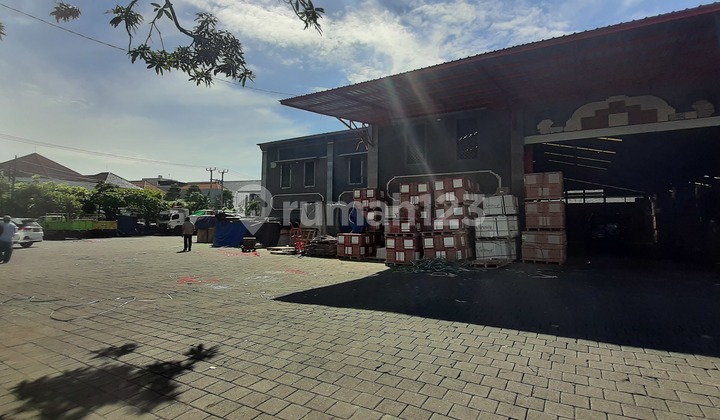 Showroom Gudang Besar Gatsu Barat Cargo Denpasar Bali 2