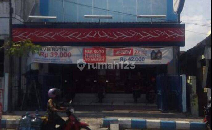 TEMPAT USAHA LOKASI STRATEGIS 1