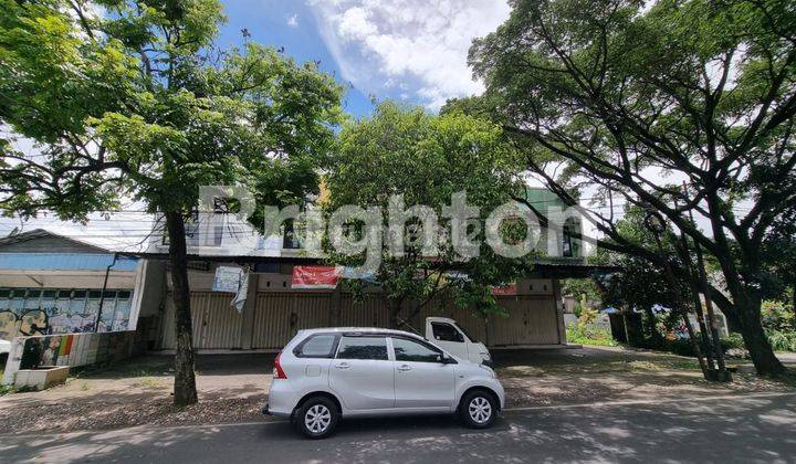 ruko dua lantai murah lokasi strategis cocok u investasi. Pusat keramaian.