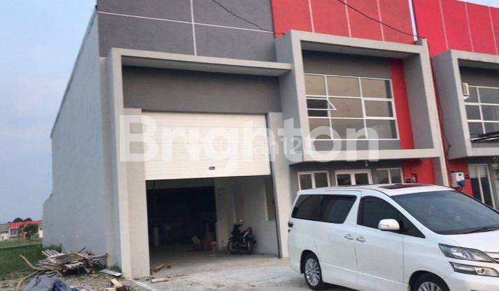 gudang hoek siap pakai di komplek pergudangan Bizpoint di Cikupa tiga raksa tangerang 2