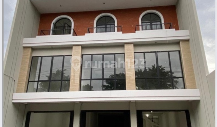 Ruko Manukan Tama - Manukan Kulon - Tandes Parkiran LUAS Ruko Manukan Tama - Manukan Kulon - Tandes Parkiran LUAS