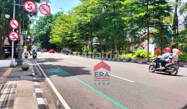 Ruko area premium mainroad Merdeka. Dekat dengan Balai Kota Bandung, Katedral, Bandung Indah Plaza, Jl.Braga, Jl.Asia Afrika.  Cocok untuk kantor, bank, offical store, co working space, cafe dan gedung komersial lainnya.  2