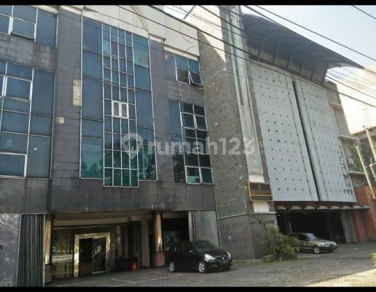 gedung tempat usaha tengah kota strategis murah di mainroad pelajar pejuang 1