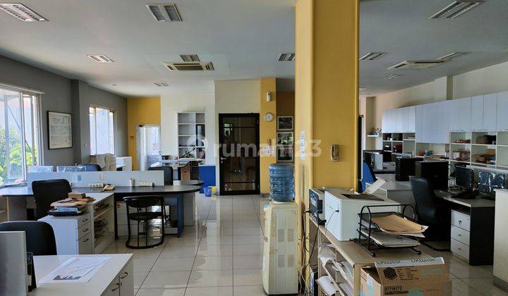 Dijual Gedung kantor asri furnished baru. 2