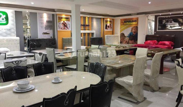 Bangunan usaha 4 lt ex Showroom furniture di Jl Husein Sastranegara Rawa Bokor 2
