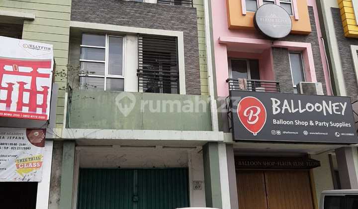 SHOPHOUSE BY THE ROAD IN GADING SERPONG