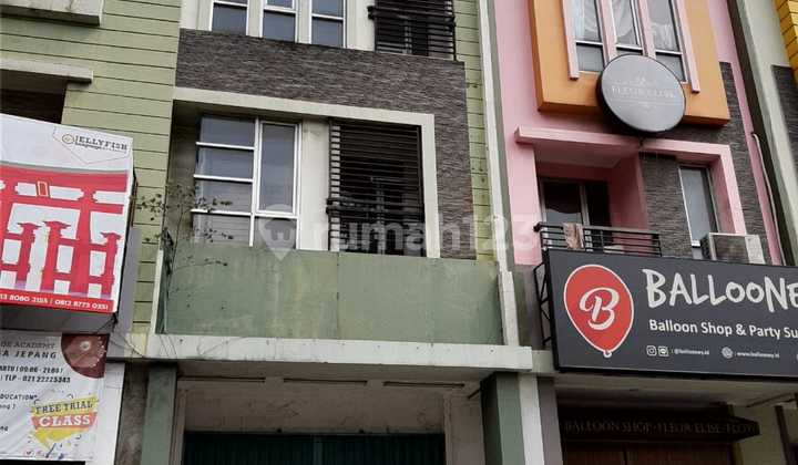 SHOPHOUSE BY THE ROAD IN GADING SERPONG