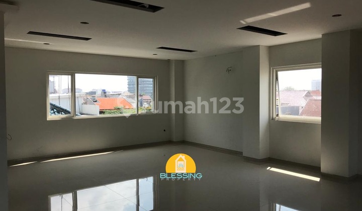 Premium commercial business space in the city center 2