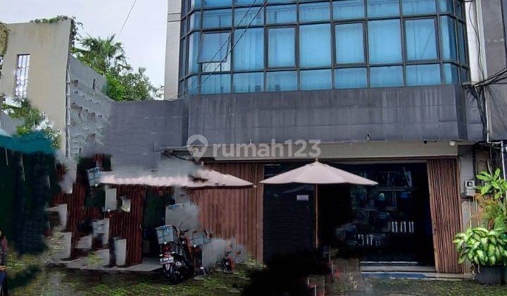 Gedung kantor di jalan utama Rawamangun  1