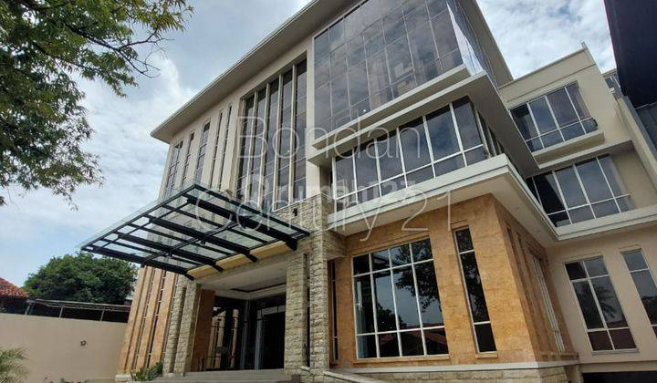 Di Jual Gedung Mevvah Lokasi Strategis 1