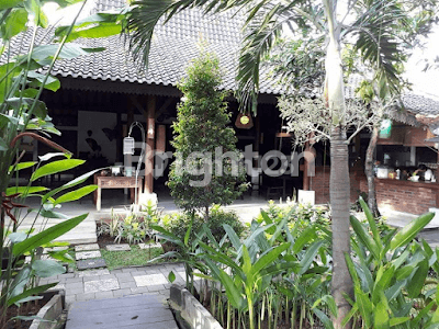 RUMAH MAKAN LUAS DI JIMBARAN 2