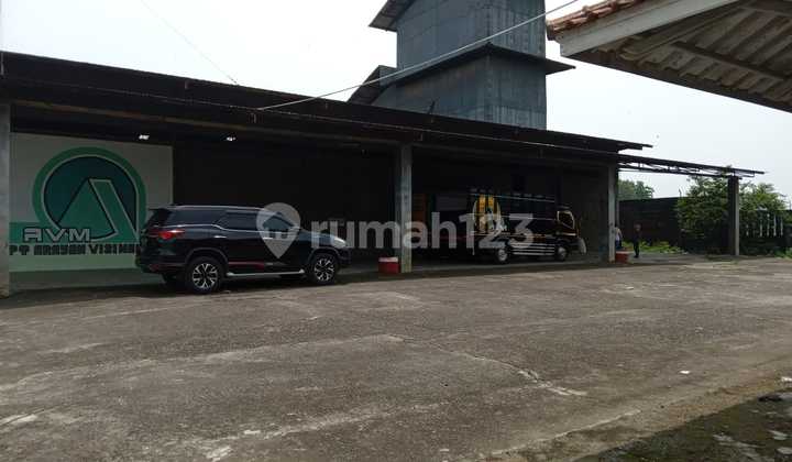 Pabrik Penggilingan Padi Aktip Srategis Pinggir Jalan Dijual di Gantar