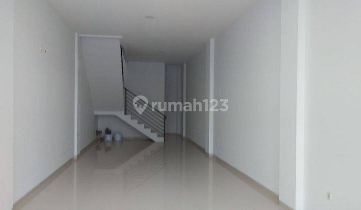 4 unit ruko bangunan baru siap pakai 3½ lantai di Muara Karang 2