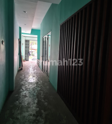 Shophouse in a prime location, Move-in Ready and Neat in Muara Karang 2