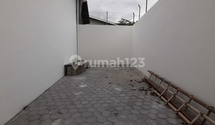 New warehouse ready to use, wide tronton access parking, close to the city.