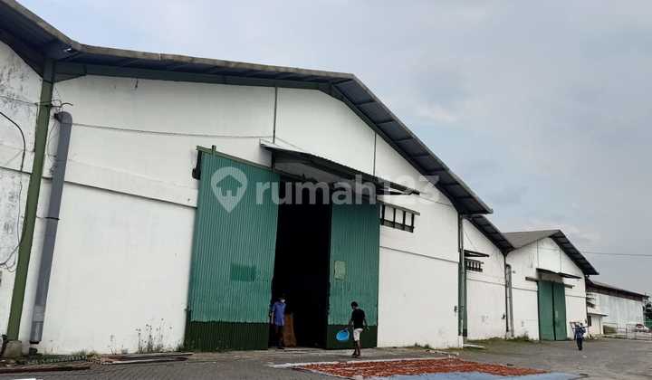 Warehouse in Tambak Langon, Strategic Location, Available for Monthly Rent.