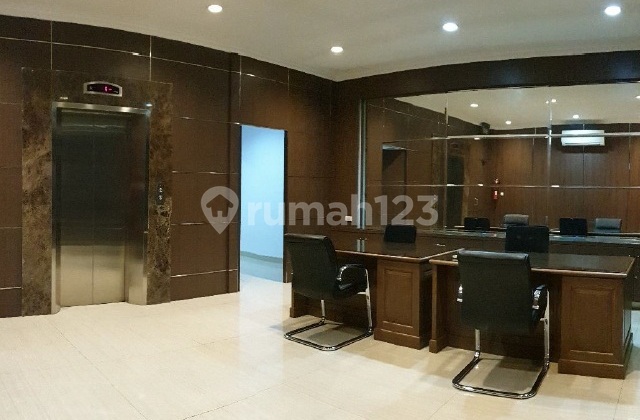 Ruko 5 lantai bagus sangat terawat ada lift lokasi tengah kota 2