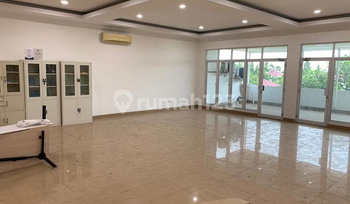 For Sale: Connected Shophouse in Taman Kebon Jeruk Intercon Complex, West Jakarta, Fully Air-Conditioned, 4th Floor, Open Space. 2