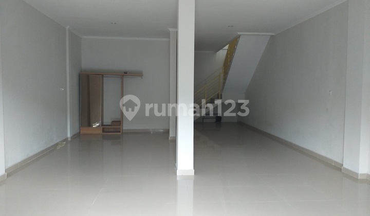 Ready-to-occupy roadside shop house