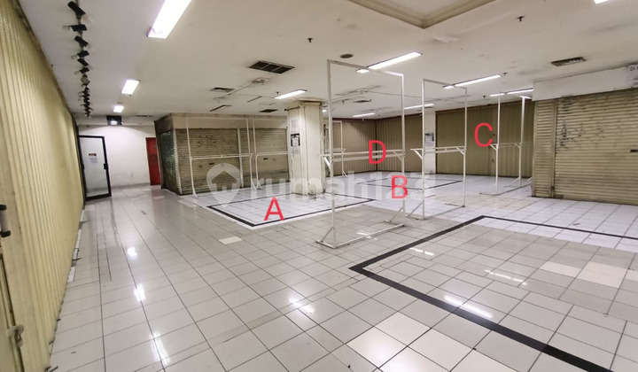 For Sale / WTS 2 Kiosks + 2 Counters in the new market (4 adjacent locations) 2