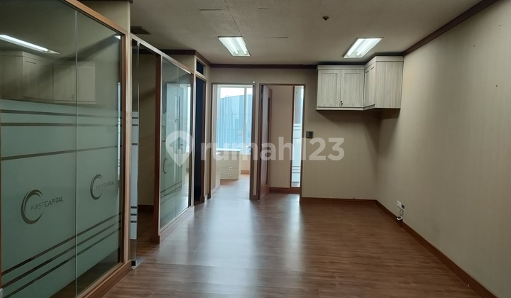 Ruang Kantor Plaza Sentral Luas 192M2, Partition, View ke Sudirman, Cocok untuk Kantor Pengacara Ruang Kantor Plaza Sentral Luas 192M2, Partition, View ke Sudirman, Cocok untuk Kantor Pengacara