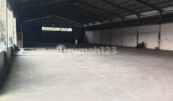 Gudang siap pakai di pusat kota Jakarta Barat 
