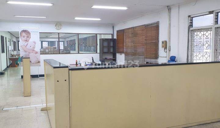 pabrik dipinggir jalan daerah Gn. Putri bogor