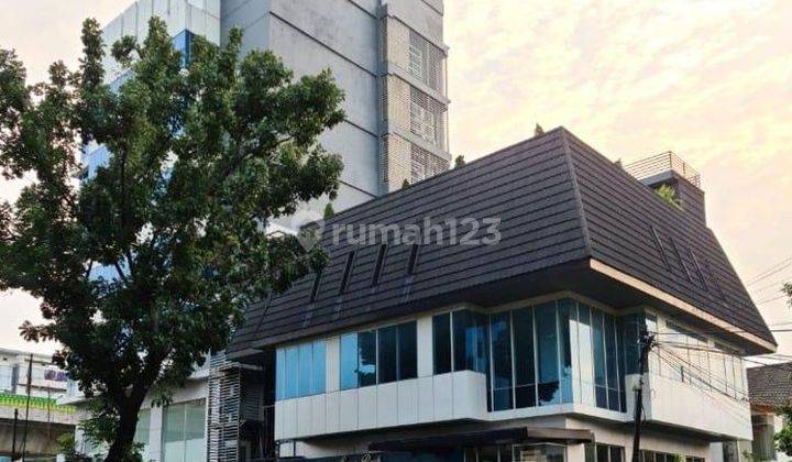 Dijual cepat ruang usaha 3 lantai di Wolter Monginsidi, Kebayoran Baru 1