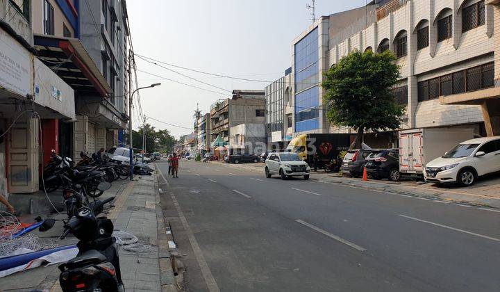 Ruko Siap Pakai 3 Lantai di Jalan Cengkeh Jakarta Barat 2