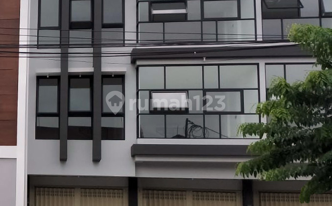 Ruko di Raya Satelit Utara, Surabaya 216 m Sertifikat Hak Milik