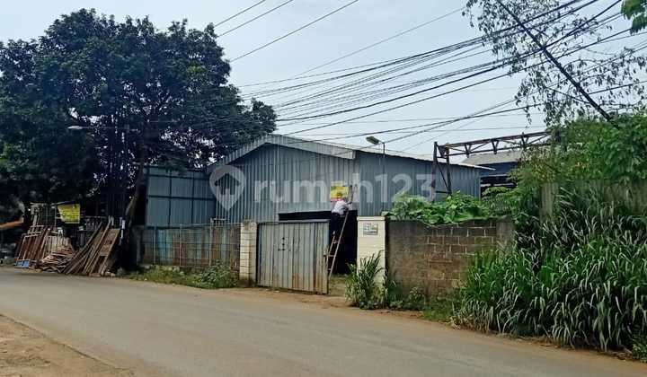 Gudang pinggir jalan raya di Cikeas 1