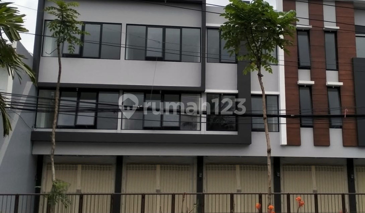 Ruko di Raya Satelit Indah, Surabaya 204 m Sertifikat Hak Milik