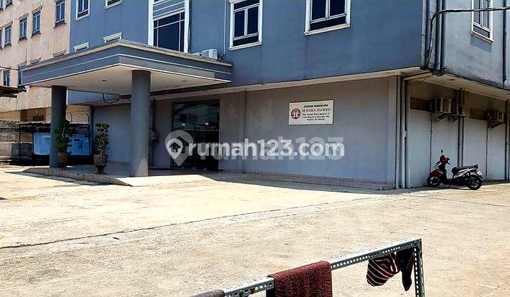 Warehouse in Daan Mogot Semanan Megah, land area 3,116 m², office area 1,890 m², warehouse area 1,242 m², SHM (Certificate of Ownership), Price: 50 M (Negotiable).