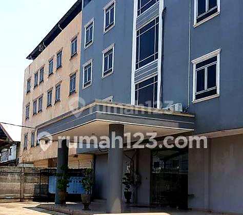 Warehouse in Daan Mogot Semanan Megah, land area 3,116 m², office area 1,890 m², warehouse area 1,242 m², SHM (Certificate of Ownership), Price: 50 M (Negotiable).