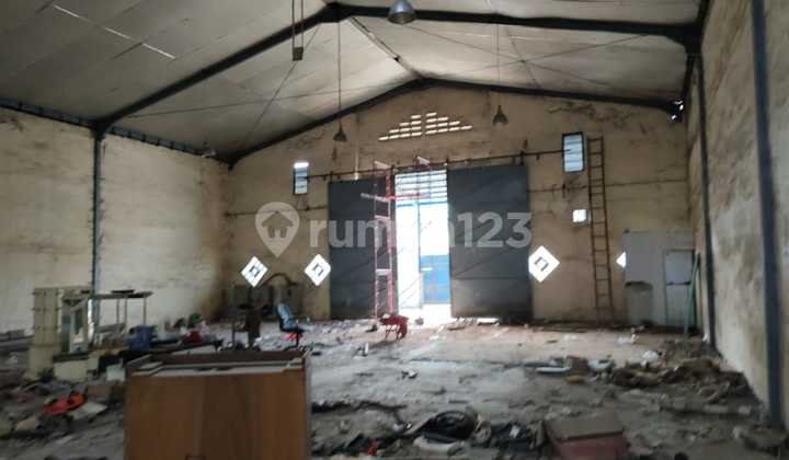 Good warehouse in Tangerang area, spacious with container access, affordable price and negotiable.