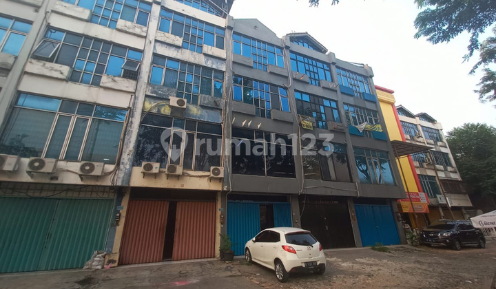 Strategic 4-Story Shop House in Joglo, West Jakarta! 2