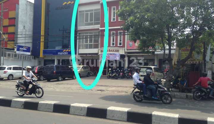 Brand new shophouse, move-in ready, 3.5 floors facing South. 2