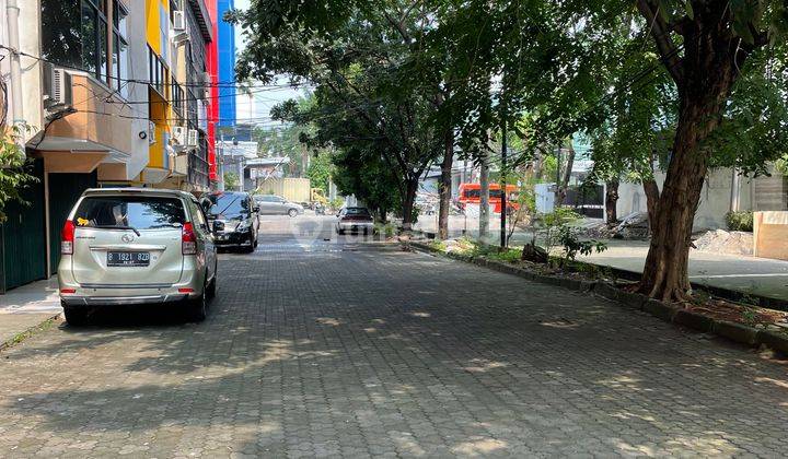 Ruko Siap Pakai , Lokasi Oke , Parkiran Luas 2