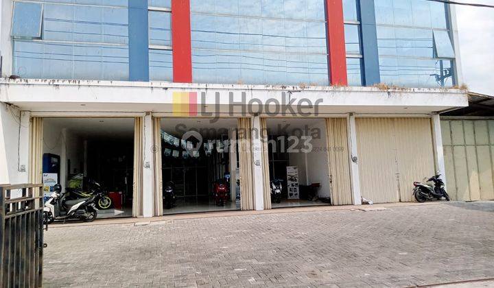 Bangunan cocok untuk showroom di jalan Prof. Hamka (JL) 1