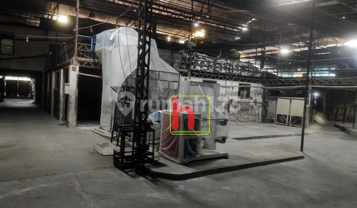 Gudang Jl Kayu Besar, Tegal Alur, jalan lebar, kawasan pergudangan, dekat tol jorr