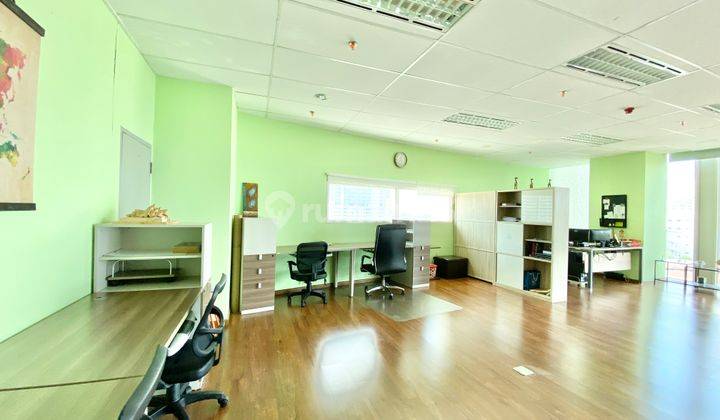 ruang kantor springhill office kemayoran 138 meter furnish posisi hoek 2