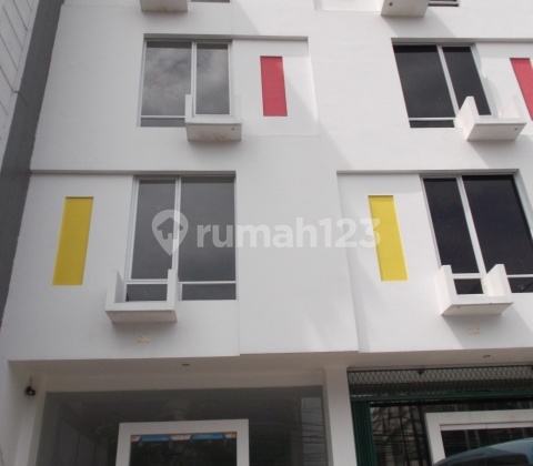 Nice 4.5-Story Shophouse on Fatmawati Raya 2
