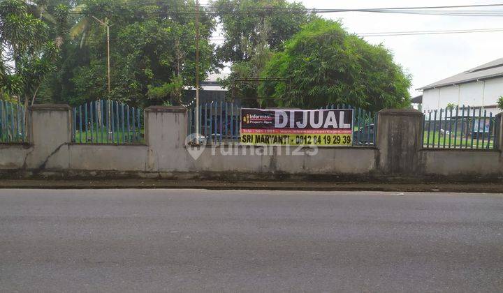 Bangunan ex pabrik di pinggir jalan raya sebelah dealer Yamaha  1
