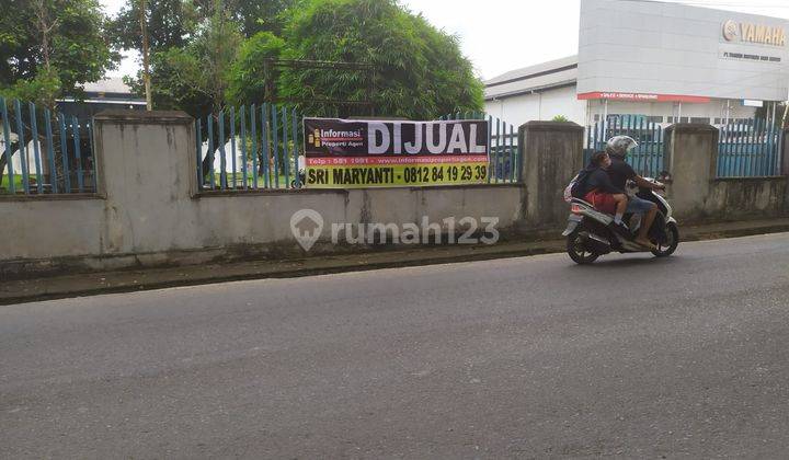 Bangunan ex pabrik di pinggir jalan raya sebelah dealer Yamaha  2