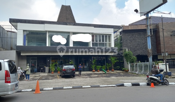 Ruko Kebayoran Baru yg ber lokasi di Bulungan Ruko Kebayoran Baru yg ber lokasi di Bulungan